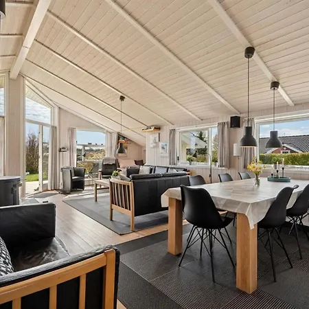 Tjakko - 900m From The Sea By Interhome